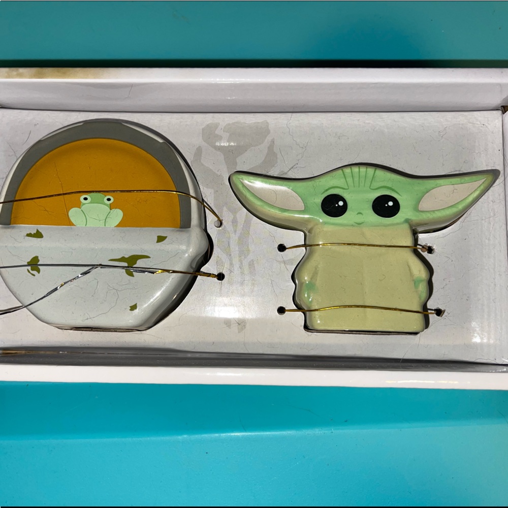 Baby yoda; Grogu salt and pepper shaker